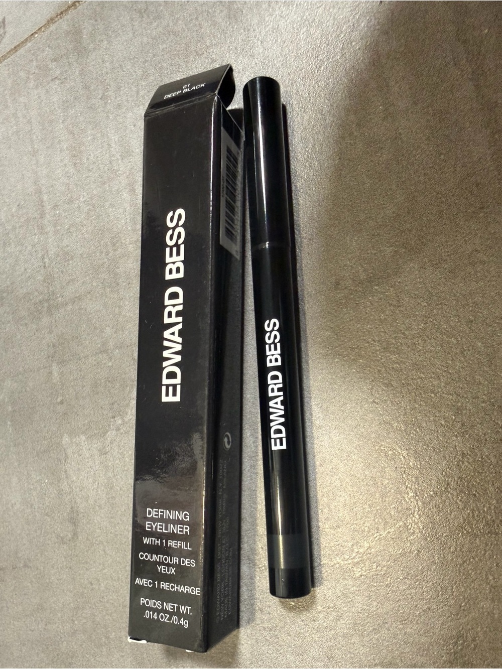 Deep Black Defining Eyeliner - Black